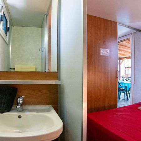 Camping Village Punta Navaccia Tuoro sul Trasimeno Exterior foto
